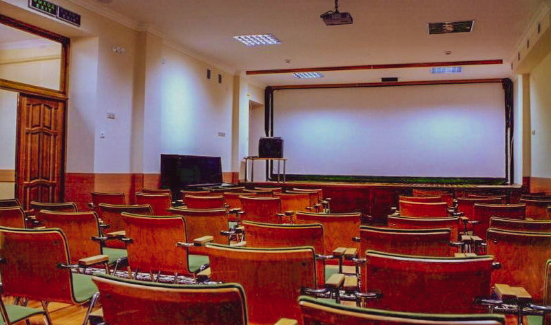 Киноконцертный зал в санатории Дубовая роща в городе Железноводске - фотография